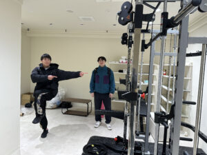 東口店の中、トレーナー2名